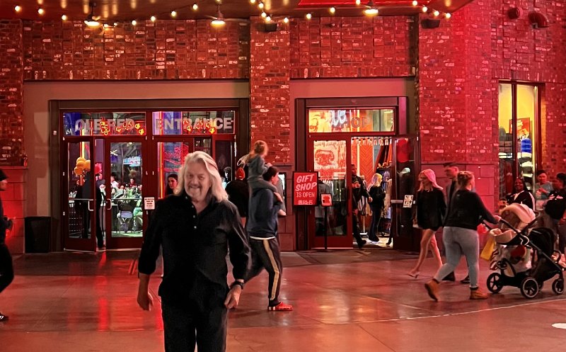 I CAN&rsquo;T LET GO